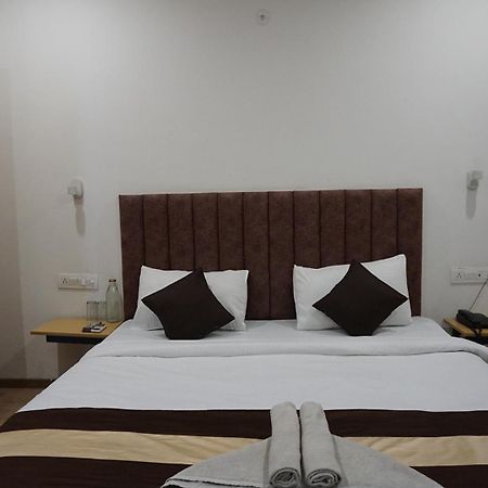 Tipsyy Inn 018 Гургаон Экстерьер фото